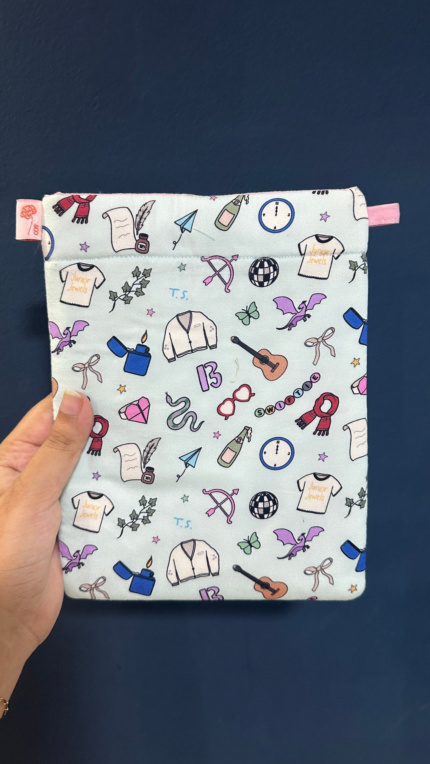 ✨LAST CHANCE READY STOCK Swiftie Era Icons Bookish Sleeve (no front pockets)