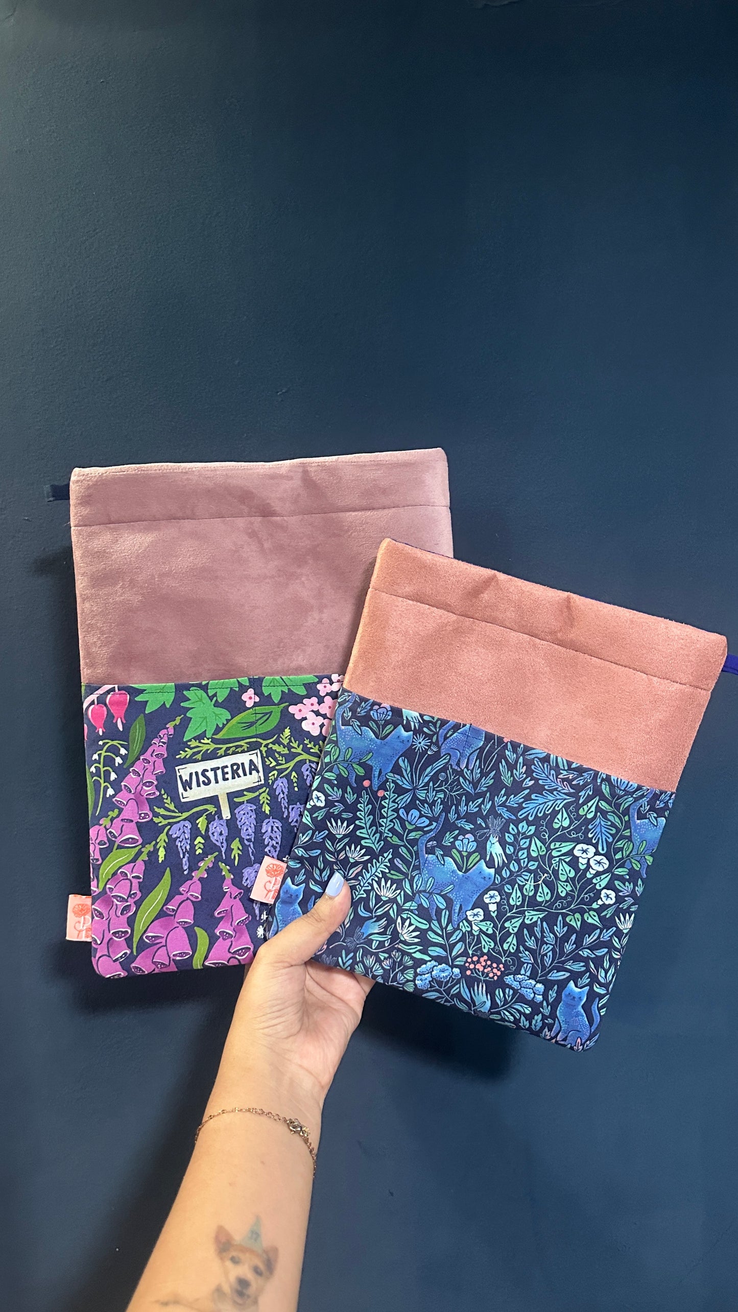 Garden Cat Velvet Sleeves