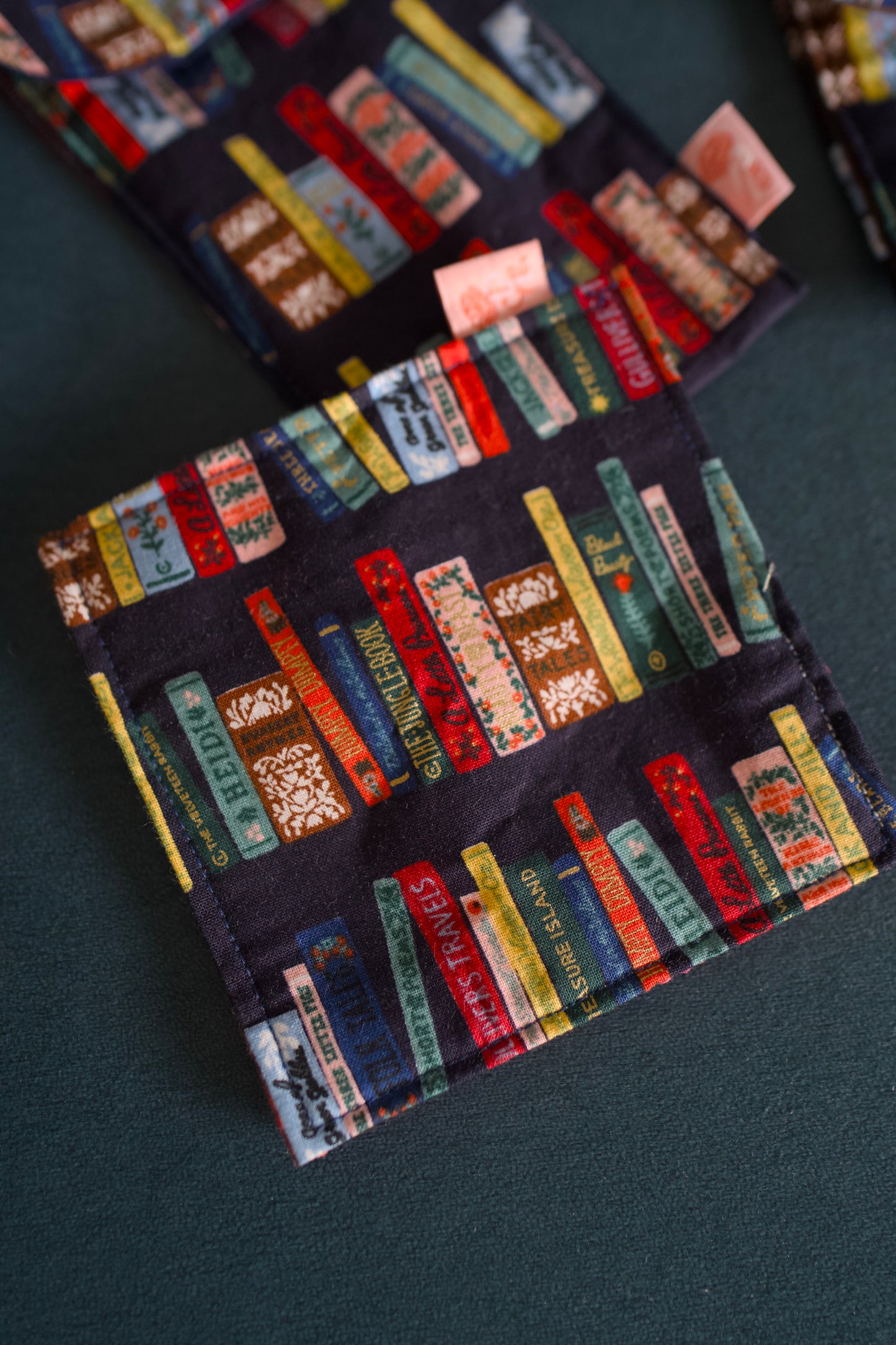 26/05 Poppy Blooms: Navy Nostalgic Bookstack Coaster