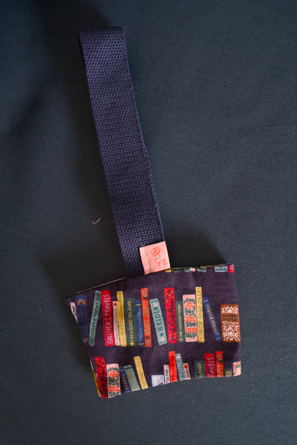 26/05 Poppy Blooms: Nostalgic Bookstack Reversible Coffee Strap