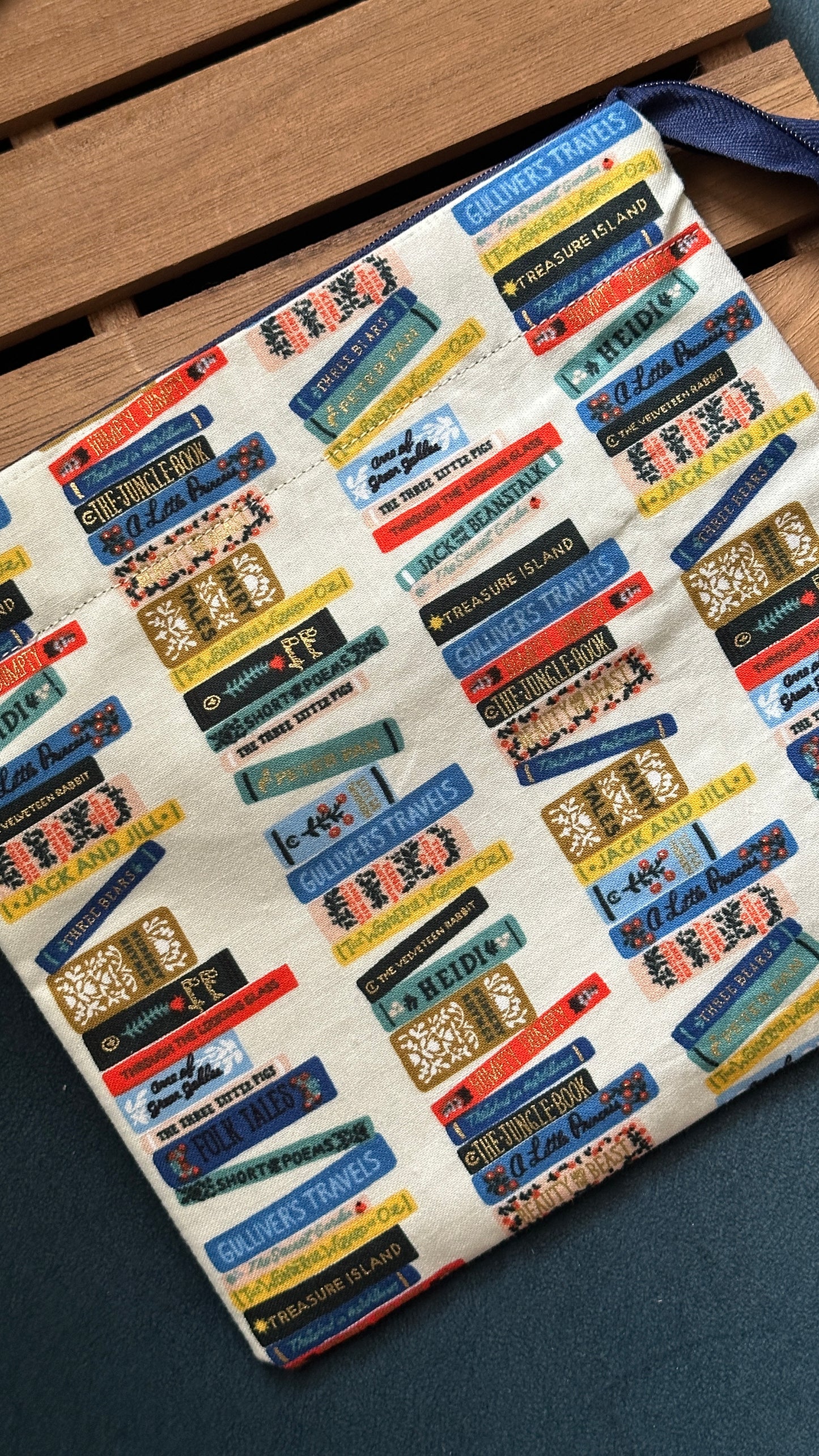 08/05 Poppy Bloom: Nostalgic Book Stack Beige Zip Pouch