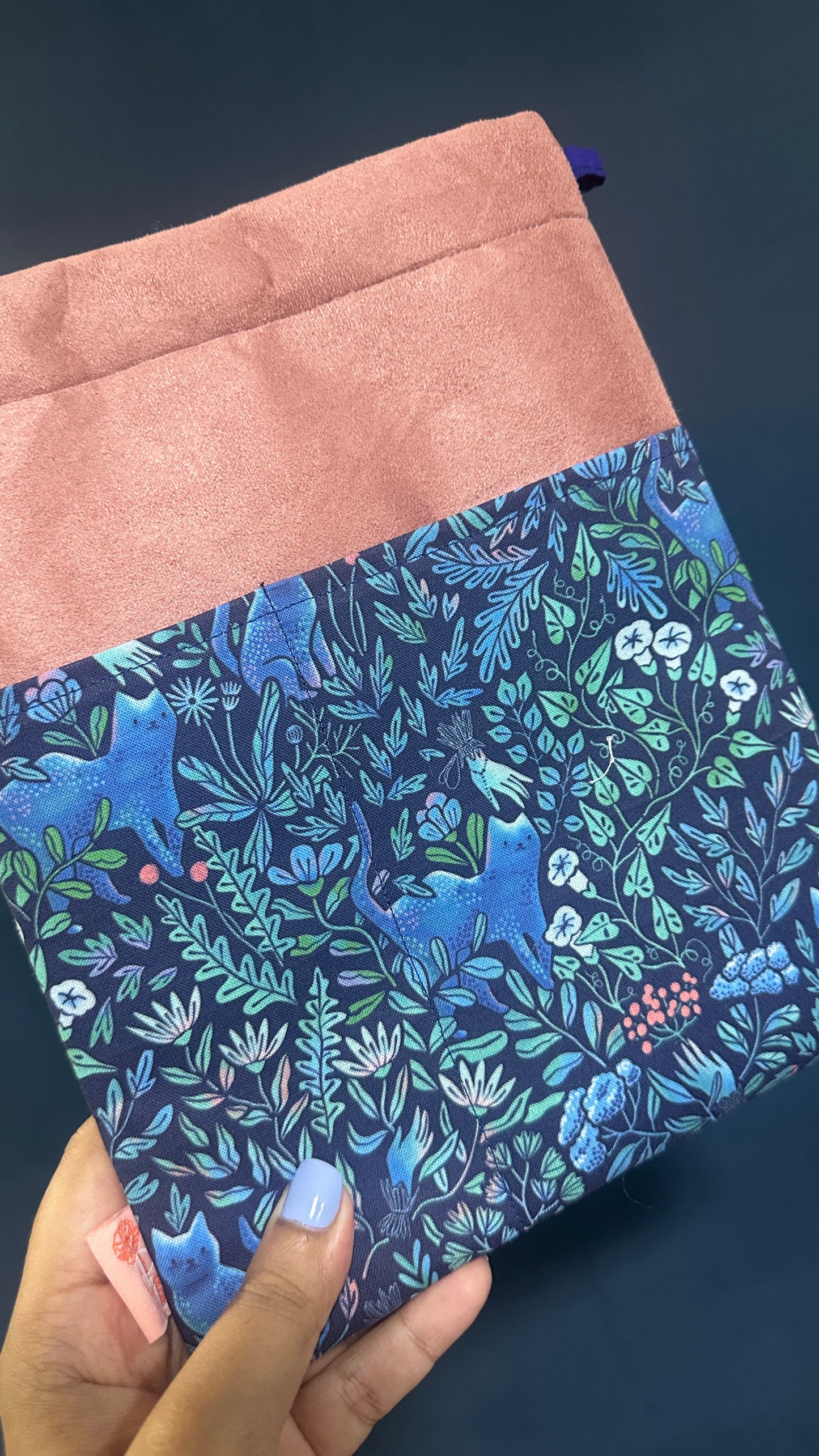 Garden Cat Velvet Sleeves
