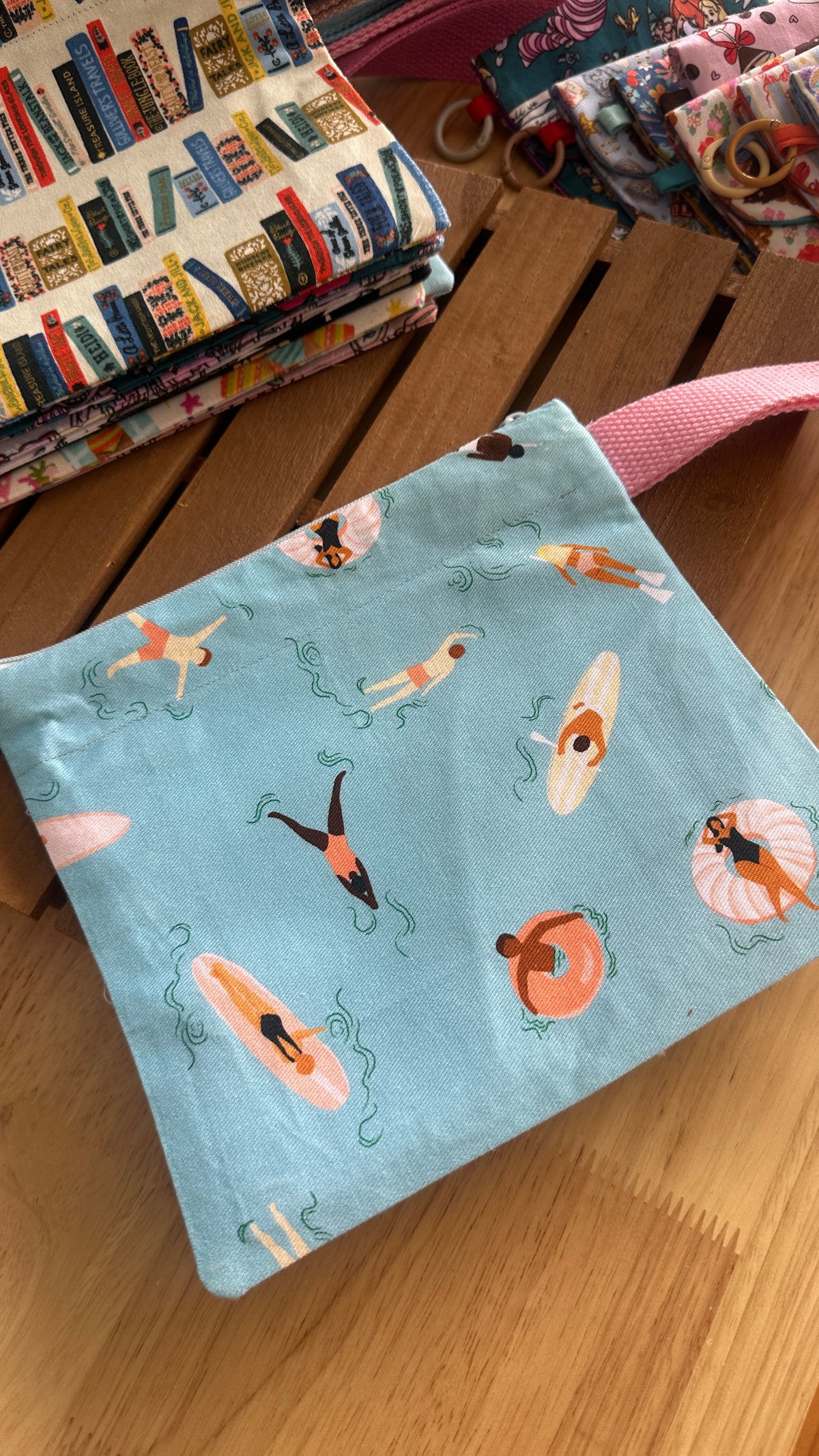 05/10 Poppy Bloom: Swim & Surf Zip Pouch