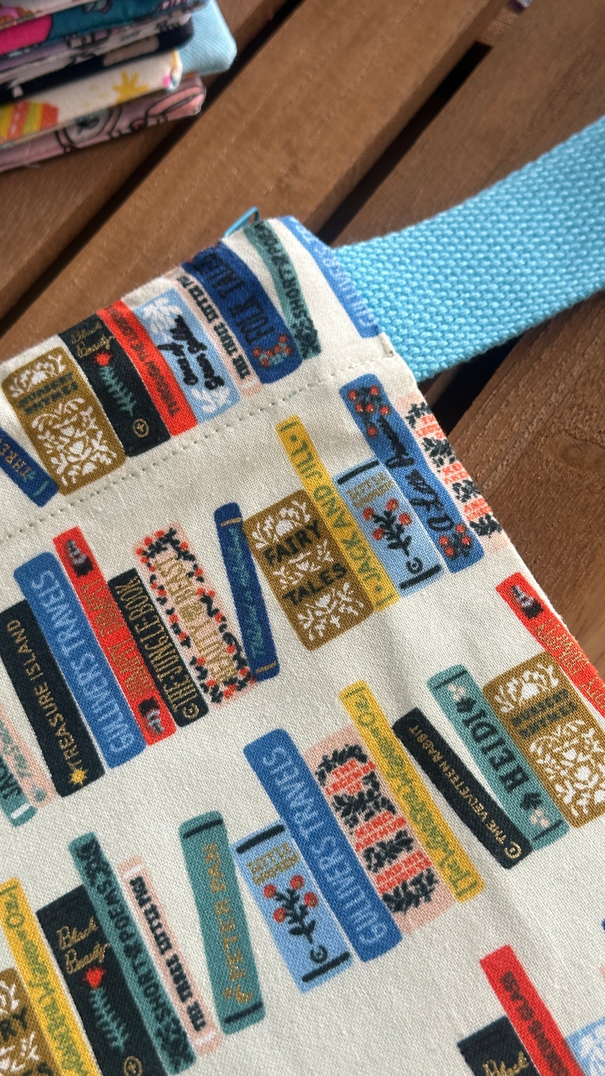 05/10 Poppy Bloom: Nostalgic Book Stack Beige Zip Pouch