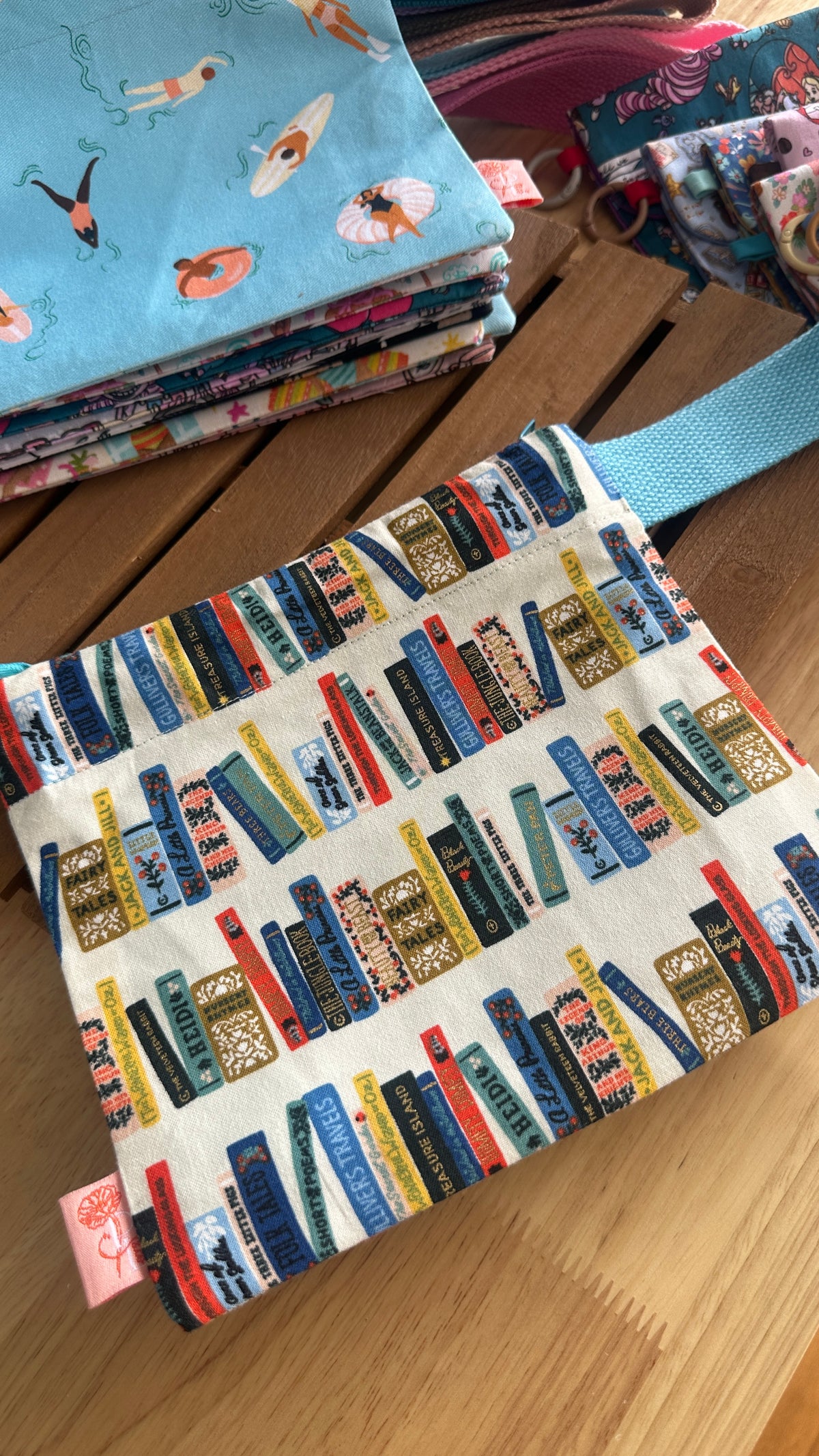 05/10 Poppy Bloom: Nostalgic Book Stack Beige Zip Pouch