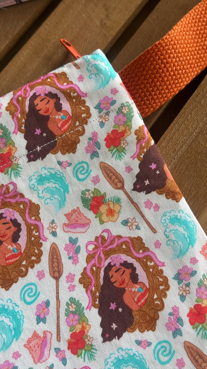 05/10 Poppy Bloom: Moana Zip Pouch