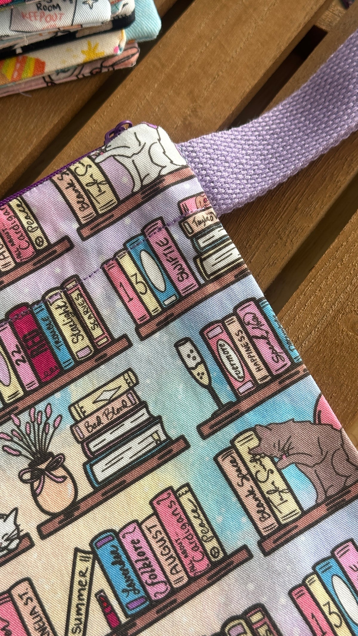 05/10 Poppy Bloom: Swiftie Cat Bookshelf Zip Pouch