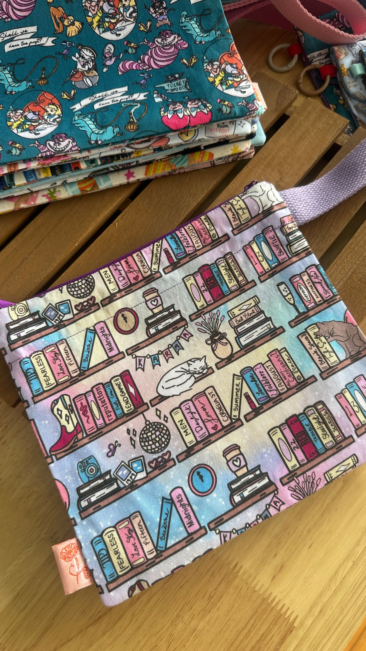 05/10 Poppy Bloom: Swiftie Cat Bookshelf Zip Pouch